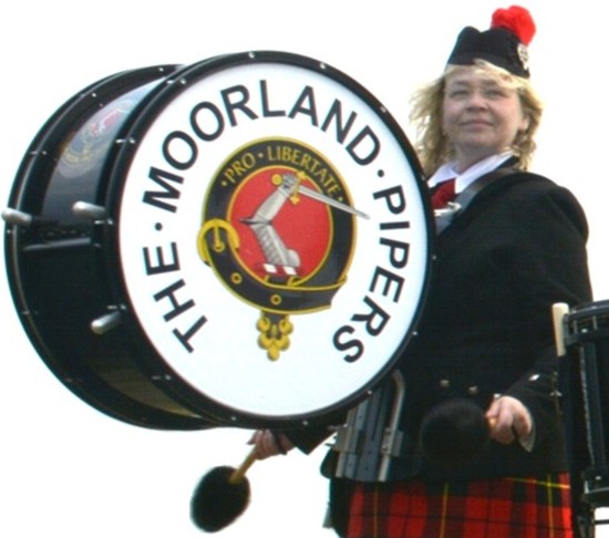 MOORLAND PIPERS, Bass-Drummerin